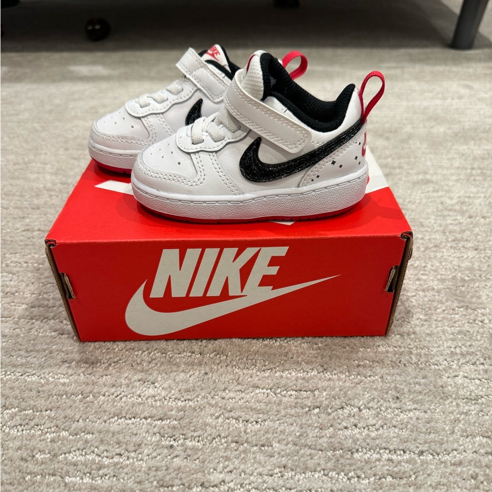 Nike Baby Court Borough Low 2 SE Sneaker
